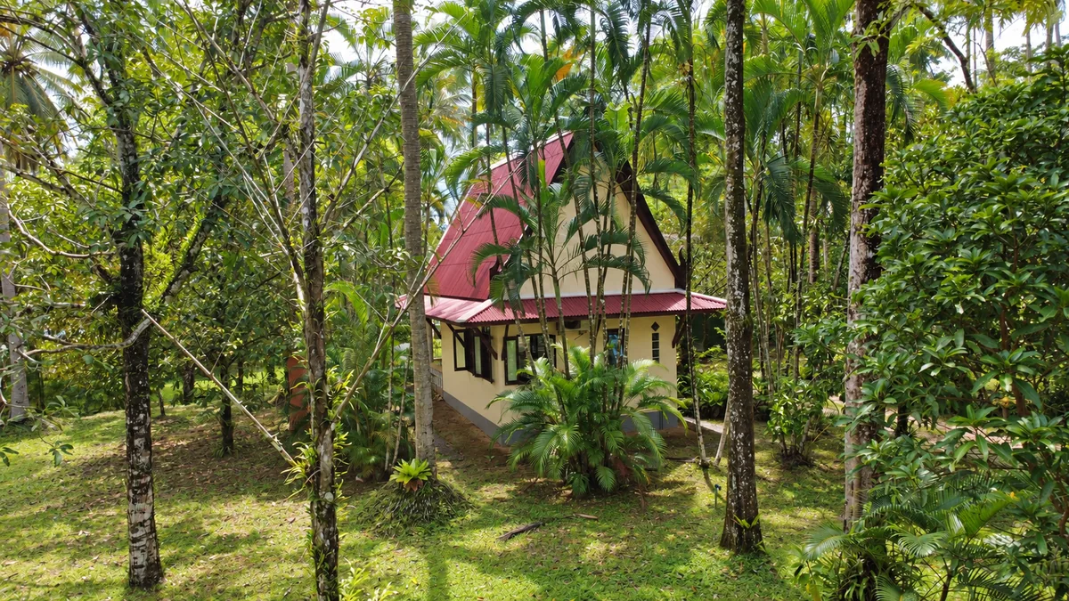 Garten der Lake View Bungalows