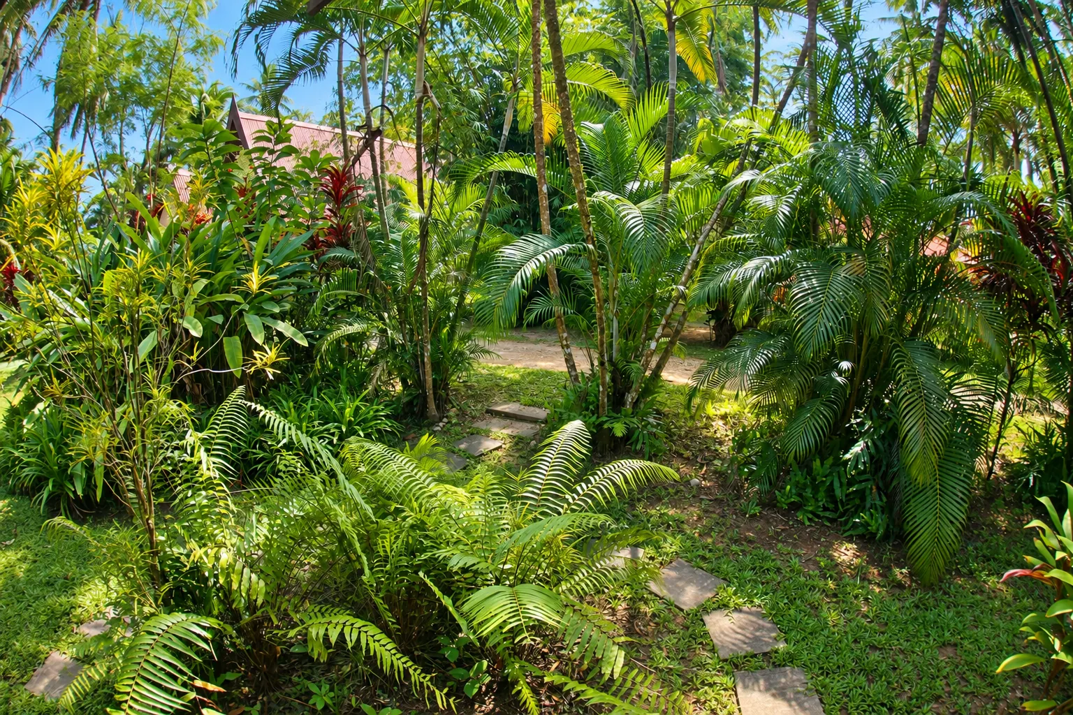 Der tropische Garten der Lake View Bungalows